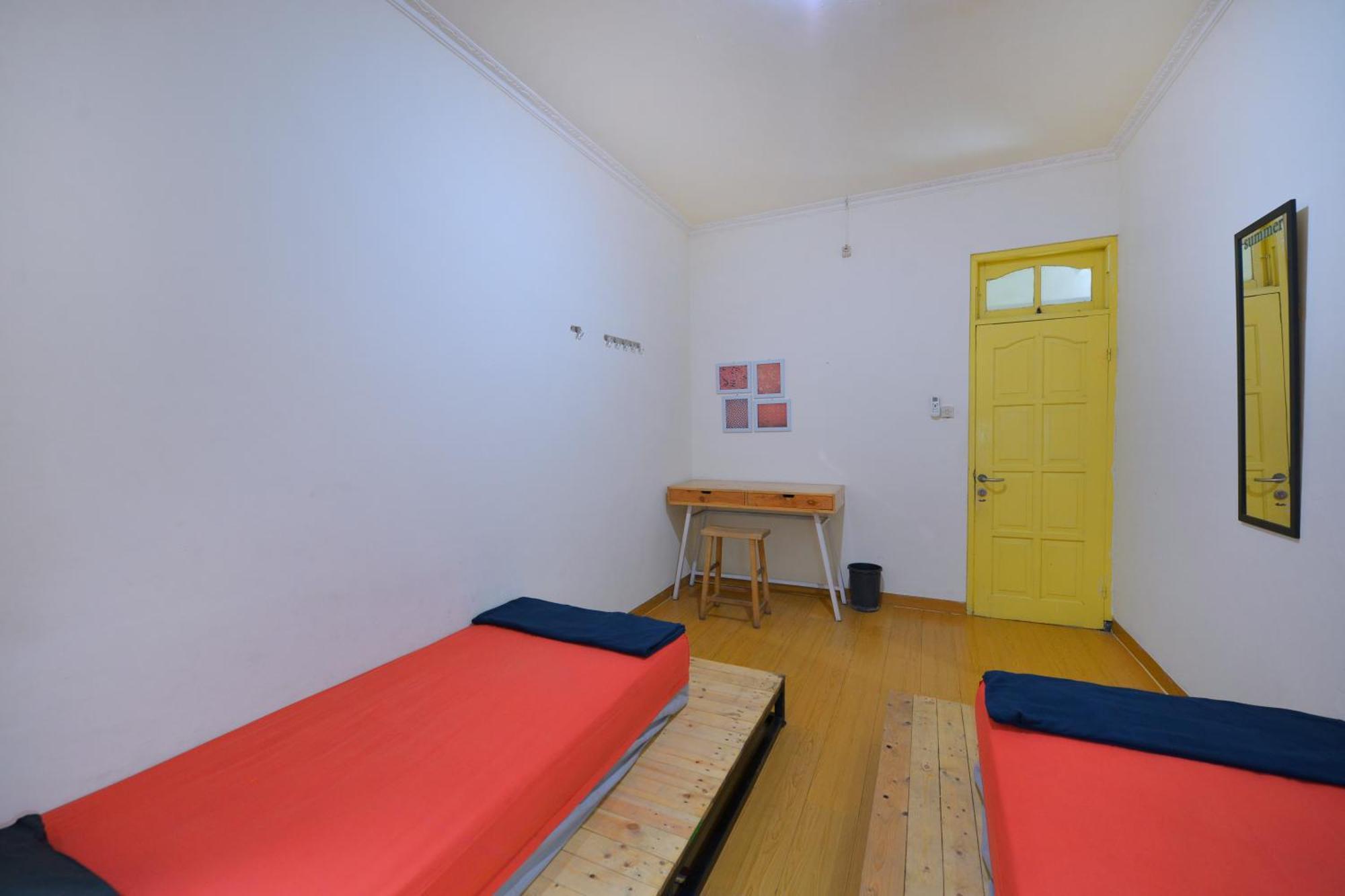 Bunk Bed And Breakfast Джокьякарта Экстерьер фото