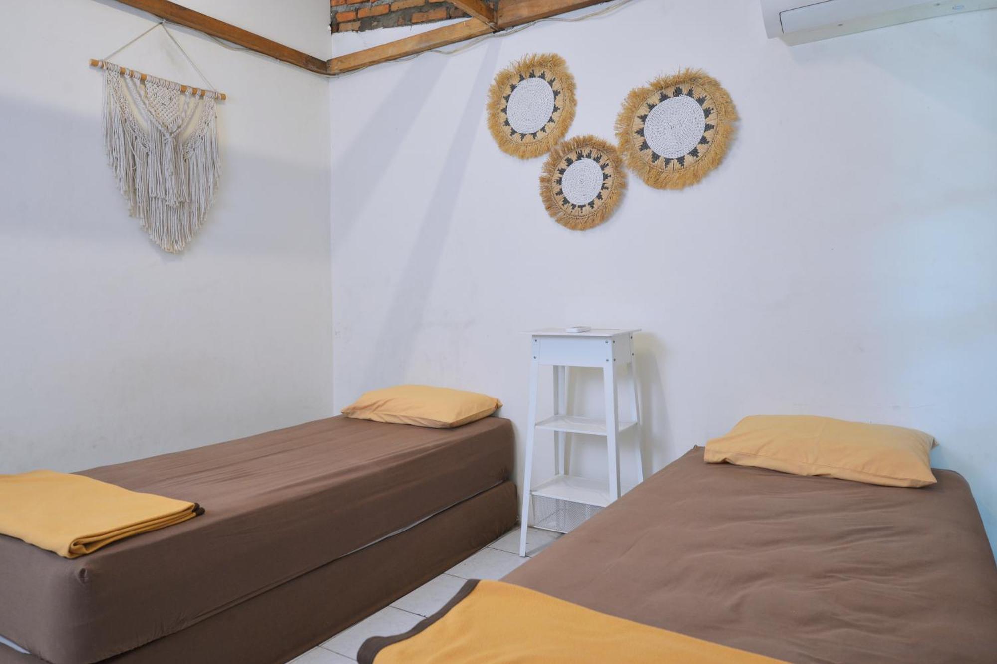 Bunk Bed And Breakfast Джокьякарта Экстерьер фото