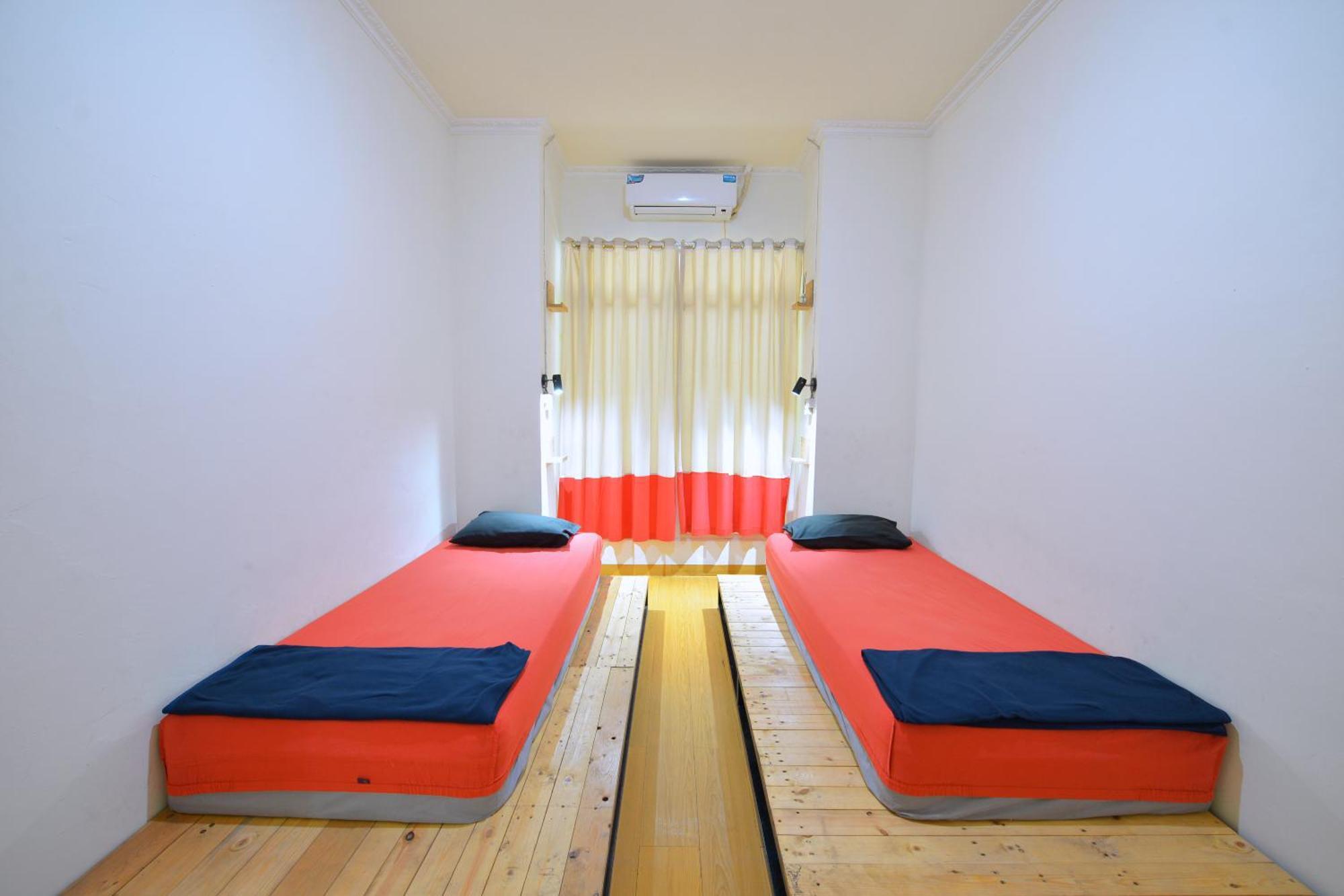 Bunk Bed And Breakfast Джокьякарта Экстерьер фото