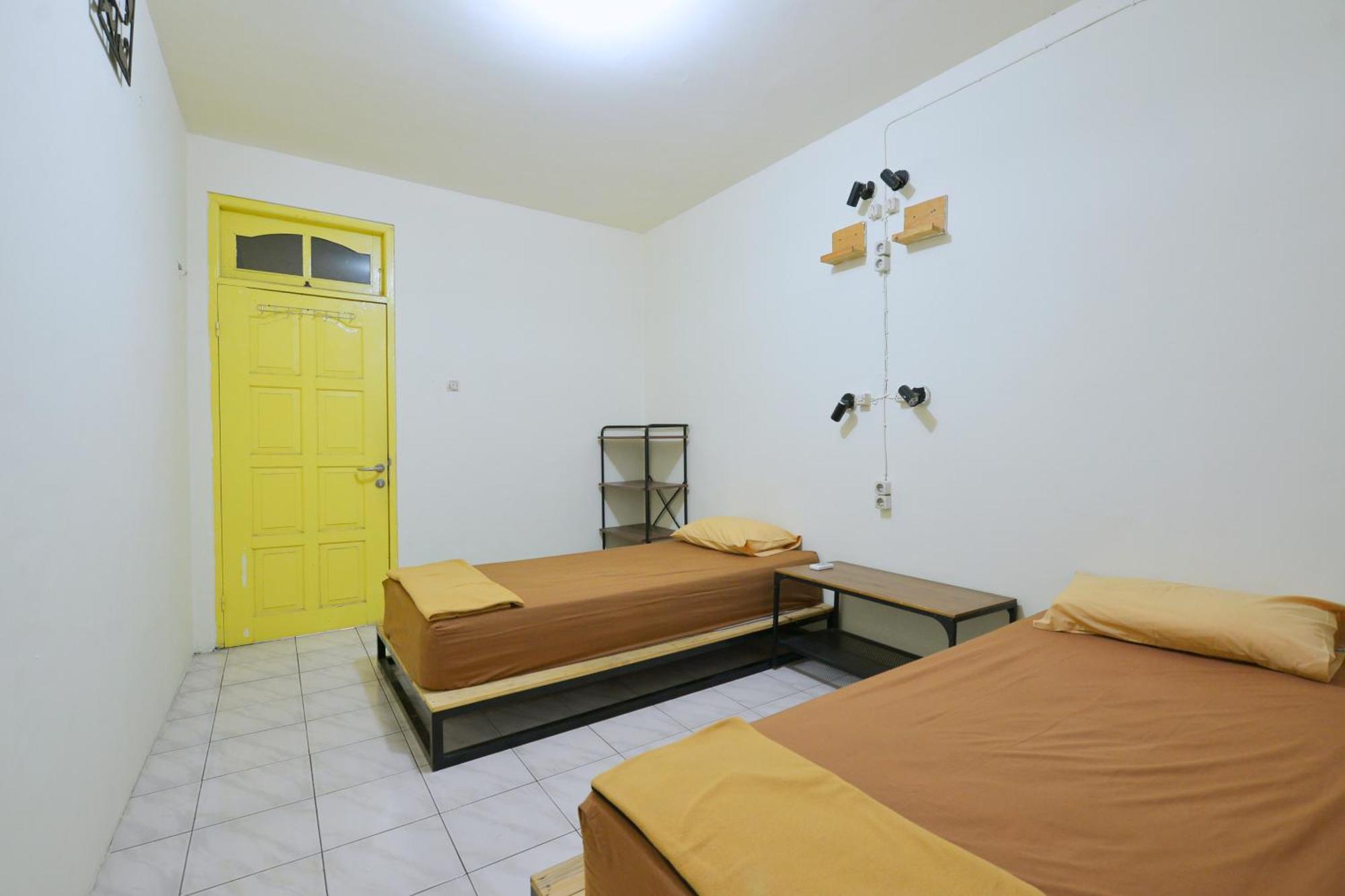 Bunk Bed And Breakfast Джокьякарта Экстерьер фото