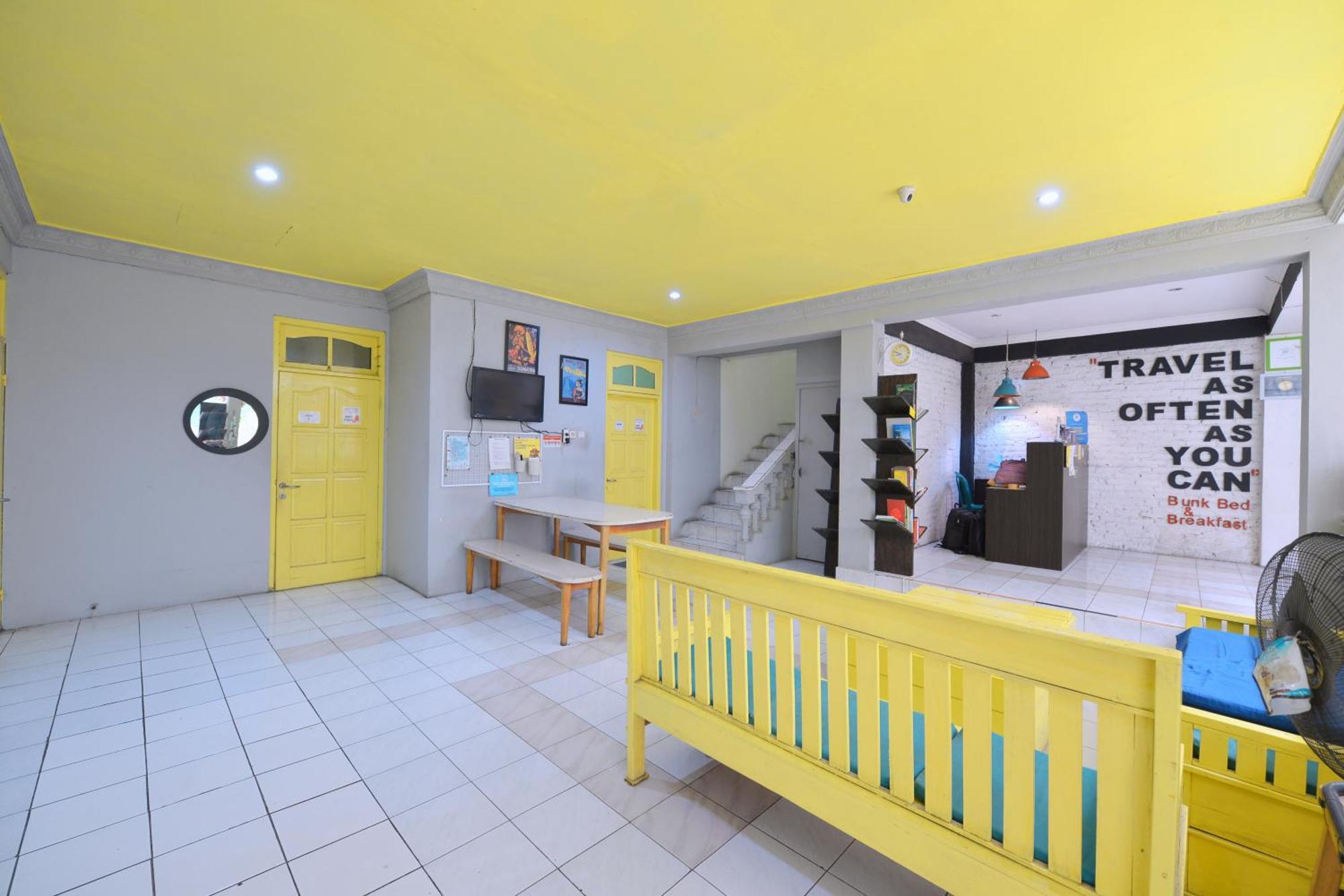 Bunk Bed And Breakfast Джокьякарта Экстерьер фото