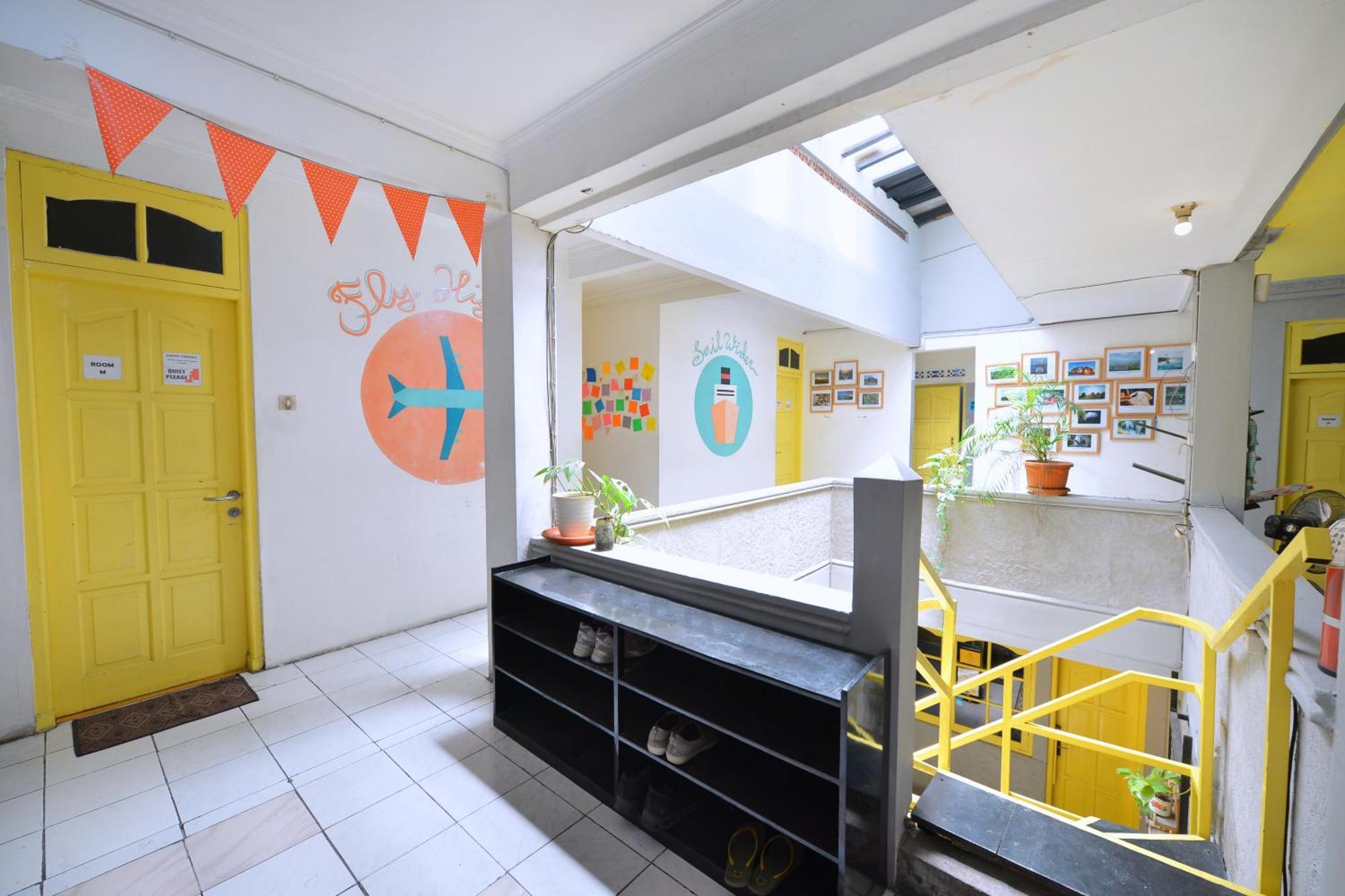 Bunk Bed And Breakfast Джокьякарта Экстерьер фото