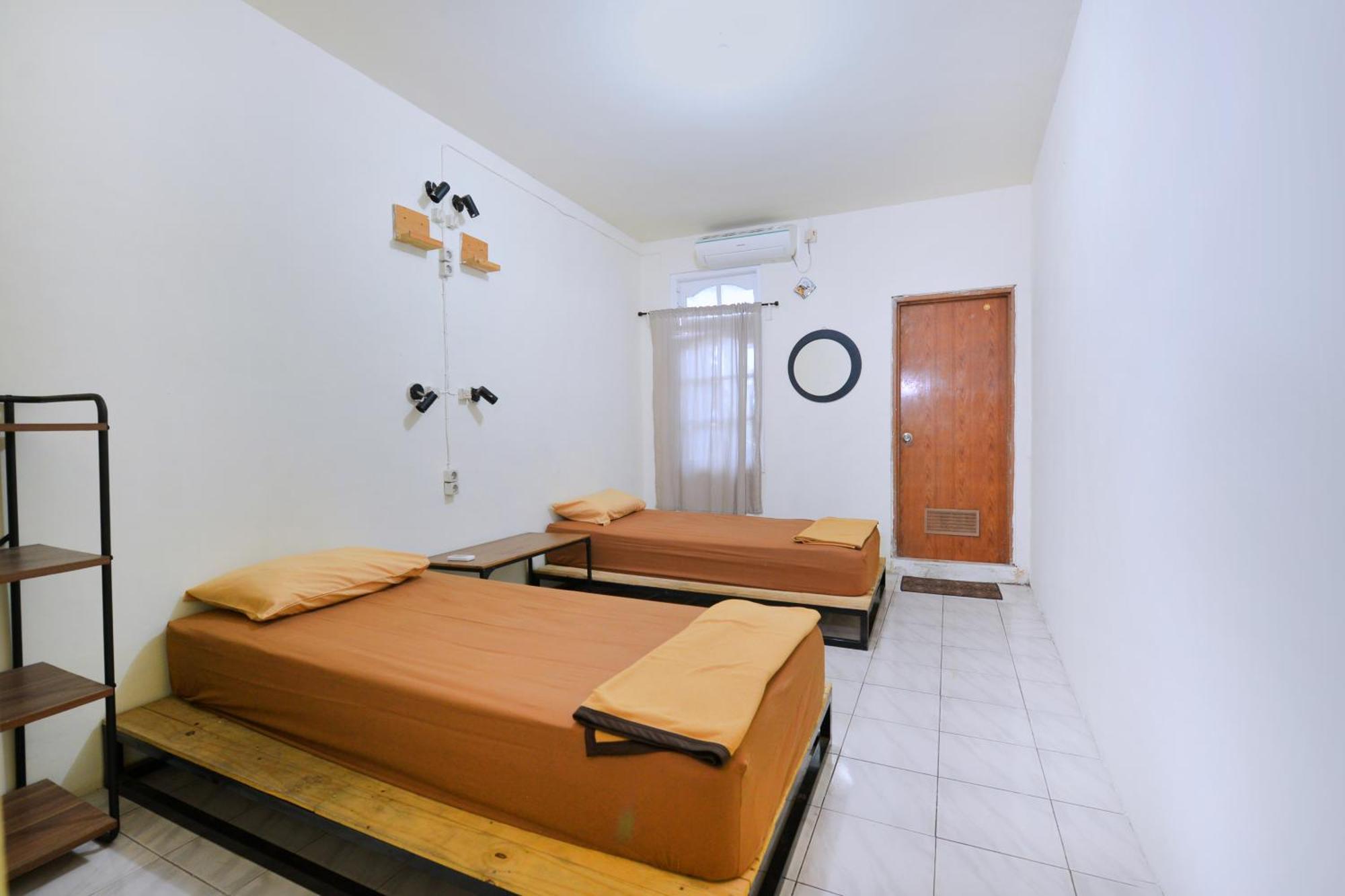 Bunk Bed And Breakfast Джокьякарта Номер фото