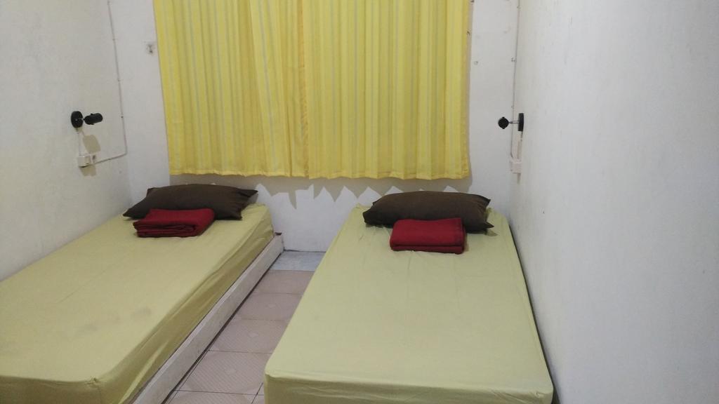 Bunk Bed And Breakfast Джокьякарта Экстерьер фото