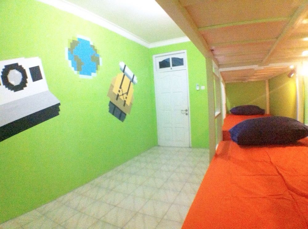 Bunk Bed And Breakfast Джокьякарта Экстерьер фото