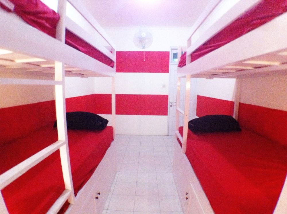 Bunk Bed And Breakfast Джокьякарта Экстерьер фото