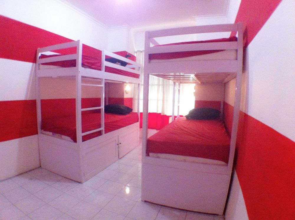 Bunk Bed And Breakfast Джокьякарта Экстерьер фото
