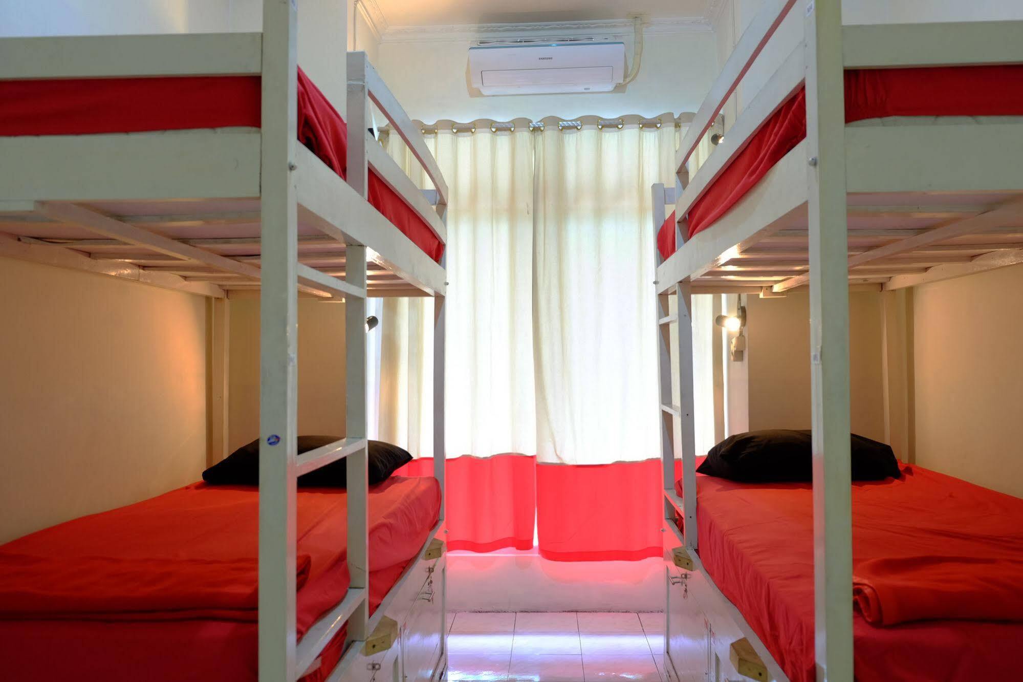 Bunk Bed And Breakfast Джокьякарта Экстерьер фото