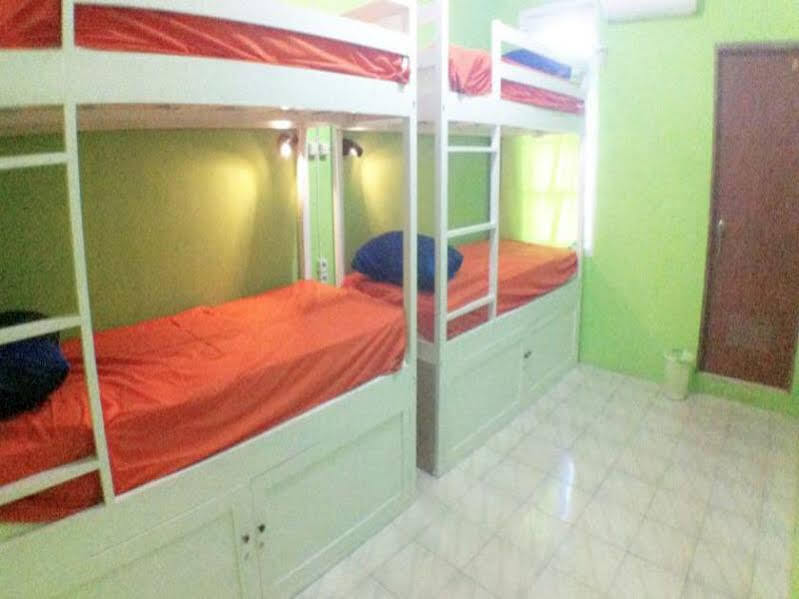 Bunk Bed And Breakfast Джокьякарта Экстерьер фото